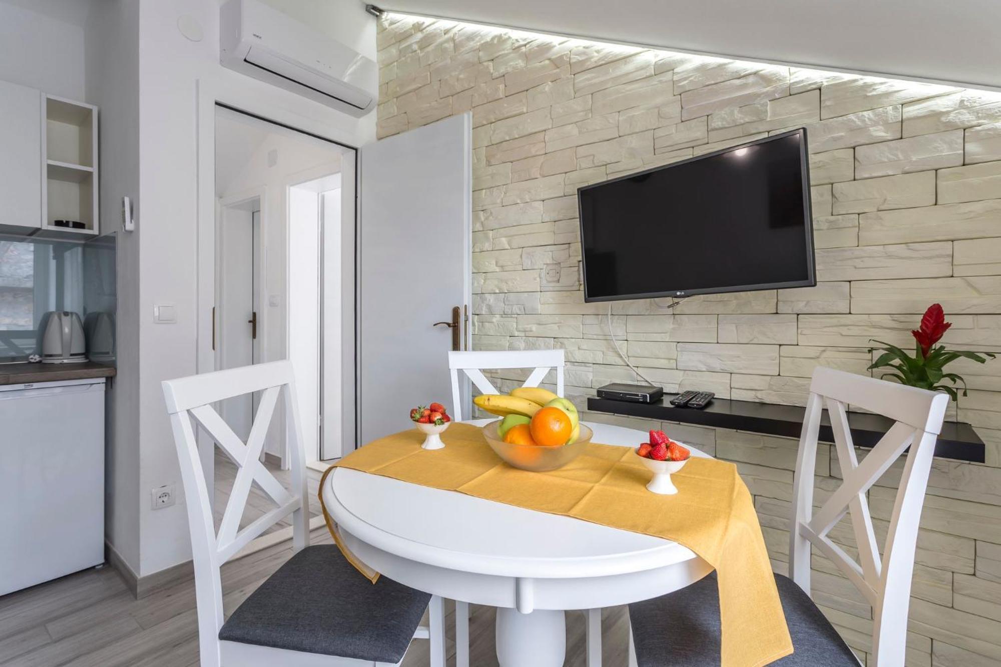 Riva Apartments Villa Thalia - Milna, Brac Милна Екстериор снимка