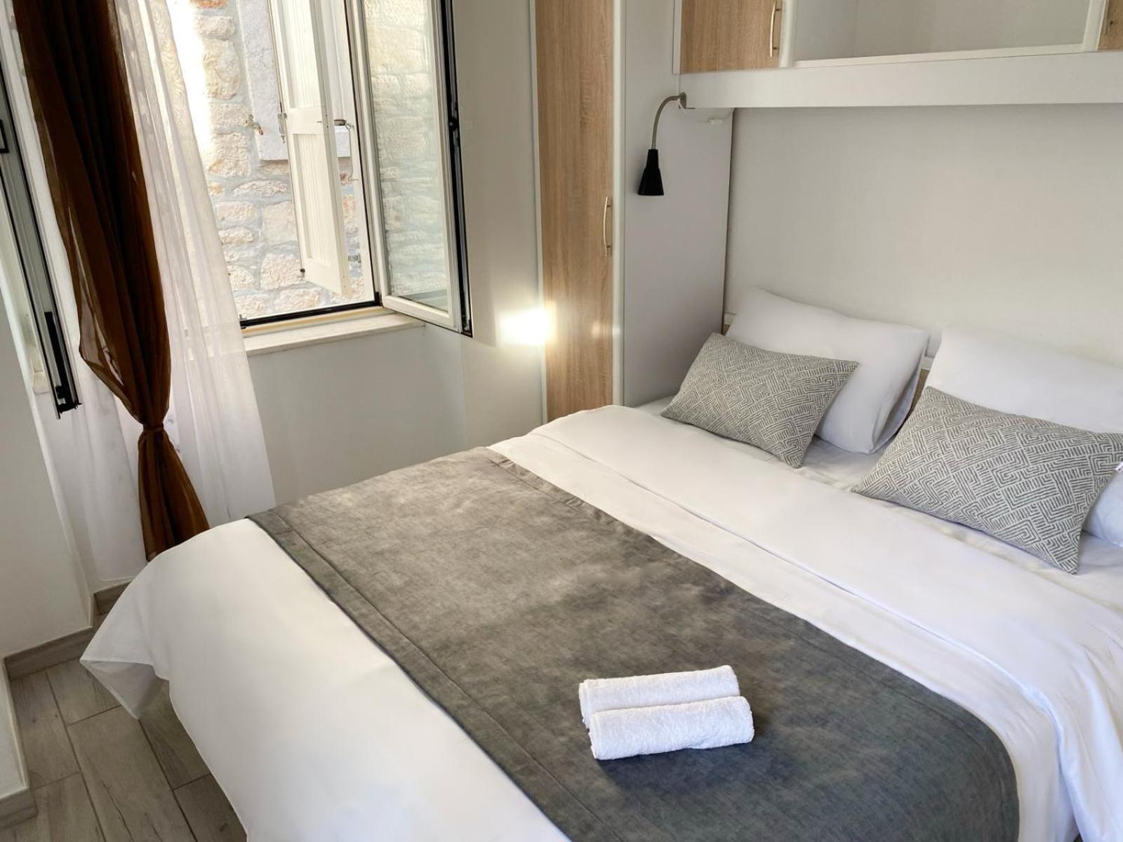 Riva Apartments Villa Thalia - Milna, Brac Милна Екстериор снимка